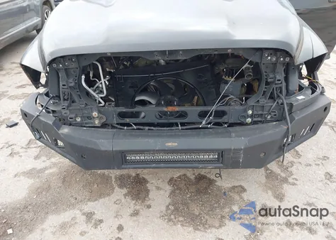 2021 Ram 1500 Classic Tradesman 4X2 6'4 Box z USA, uszkodzony, nr VIN 1C6RR6FG7MS563486